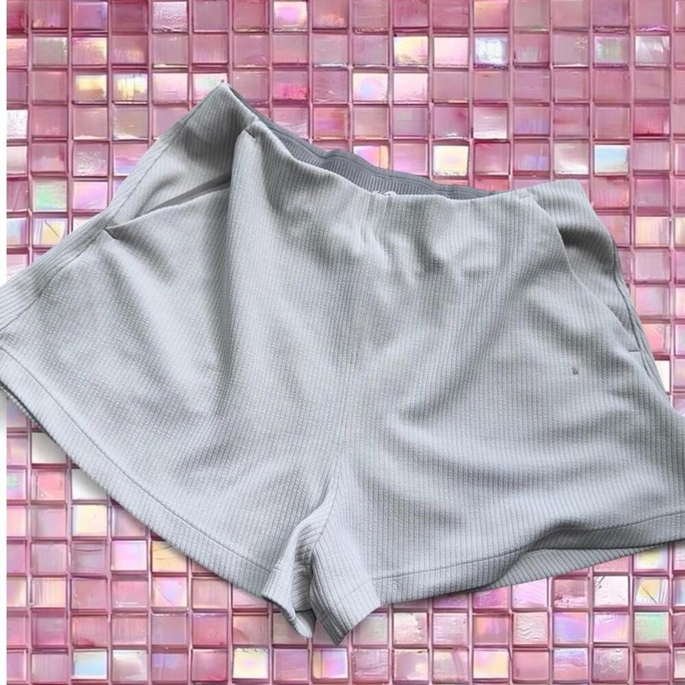 Lululemon light gray ribbed shorts